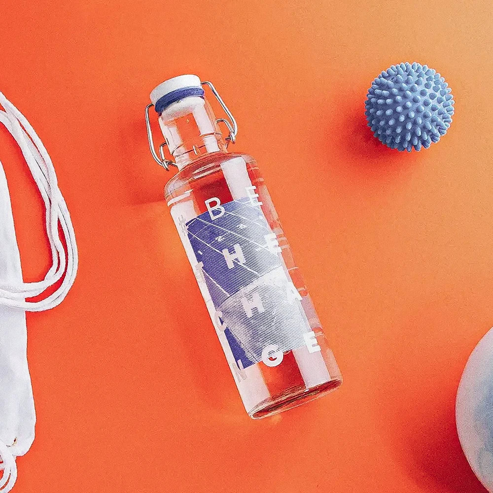 Trinkflasche aus Glas von soulbottles mit Co branding Motiv von adidas